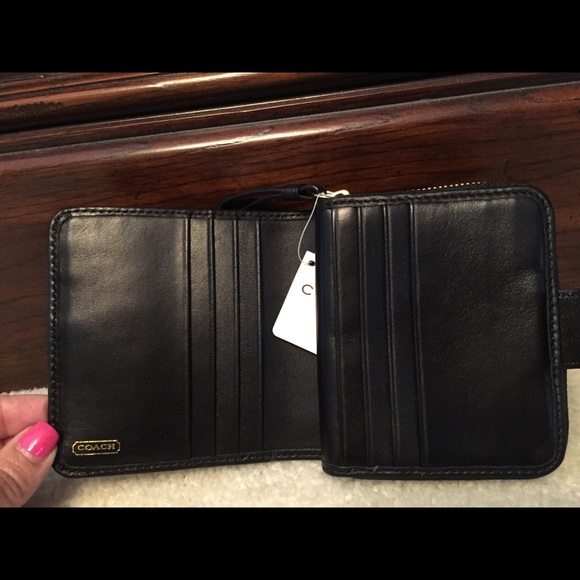 👑 NWT Coach wallet - Picture 3 of 4